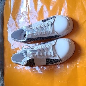 Nwot! Tommy Hilfiger women's sneakers blue/ white